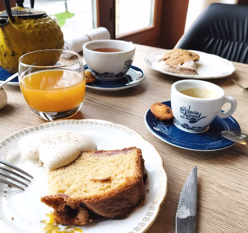 ccd9b4_26bc80004cc5476fb5e9775e3ff72a26~mv2